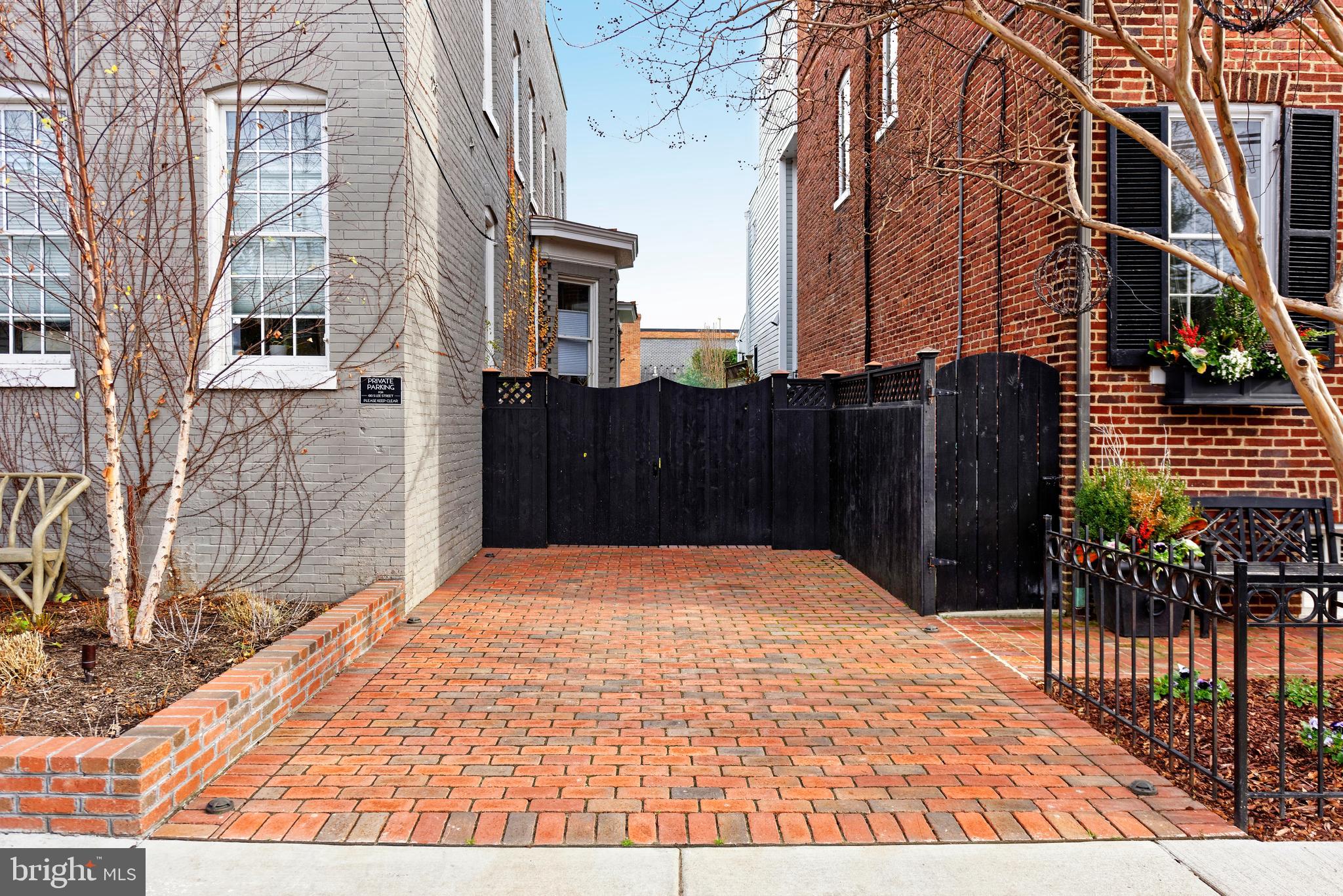 OLD TOWN ALEXANDRIA - Residential