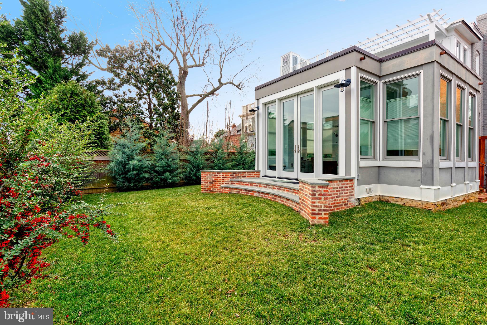 OLD TOWN ALEXANDRIA - Residential