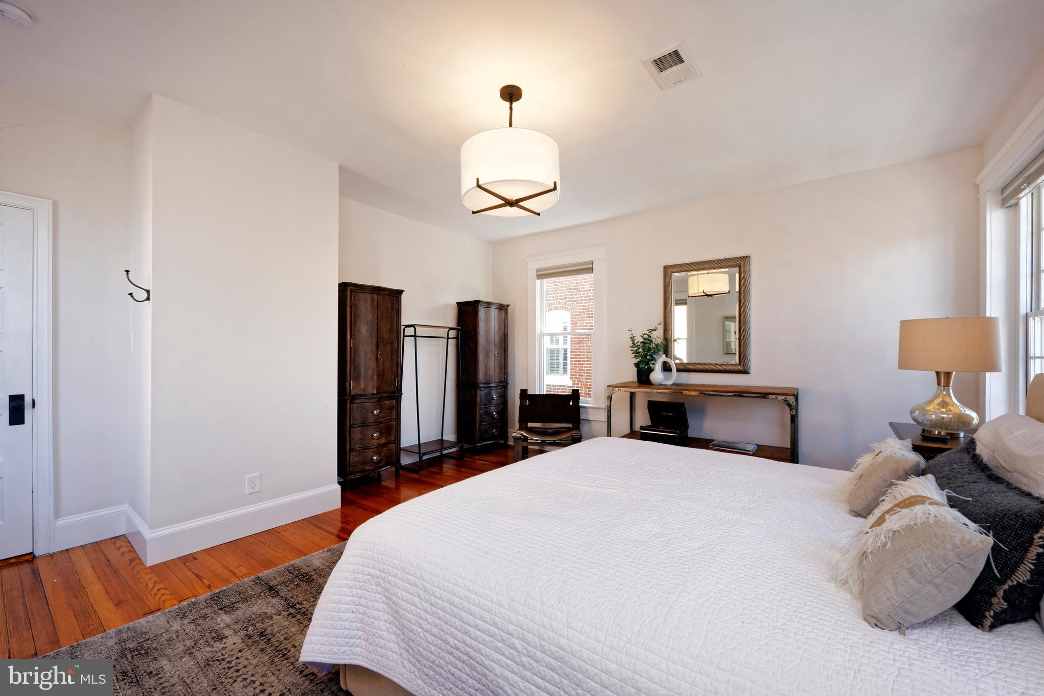 OLD TOWN ALEXANDRIA - Residential