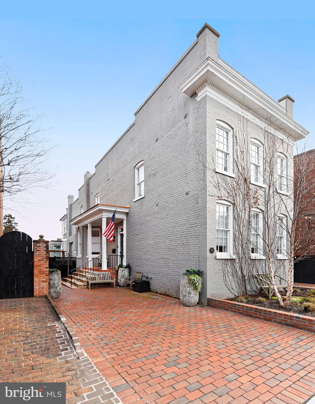 OLD TOWN ALEXANDRIA - Residential