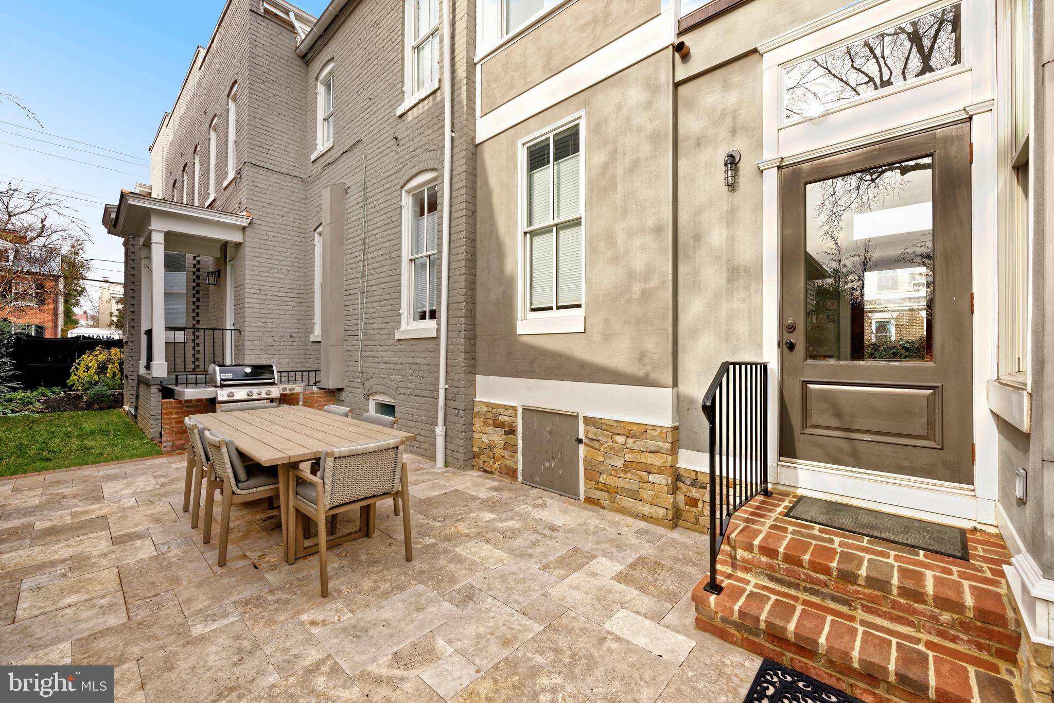 OLD TOWN ALEXANDRIA - Residential