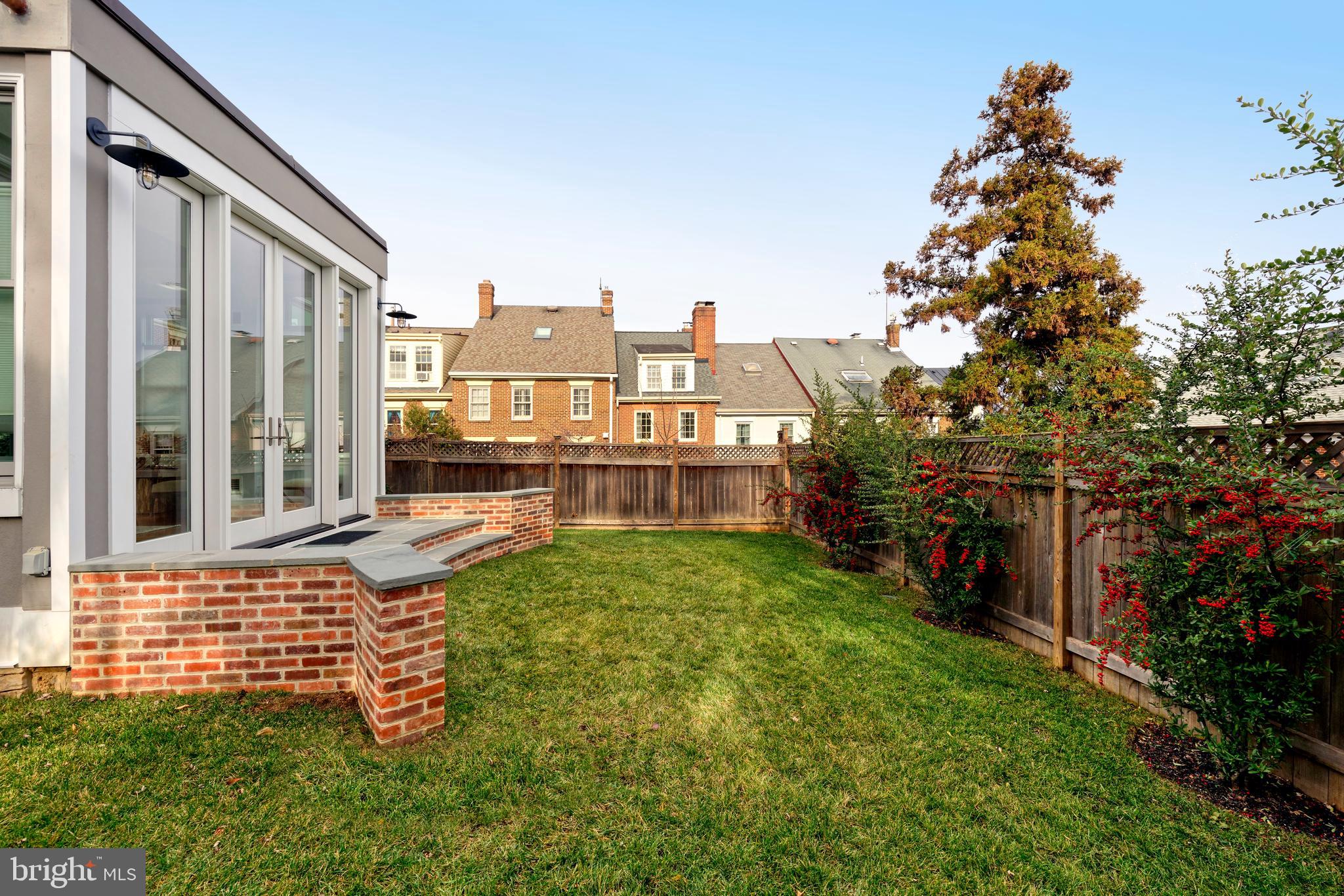 OLD TOWN ALEXANDRIA - Residential