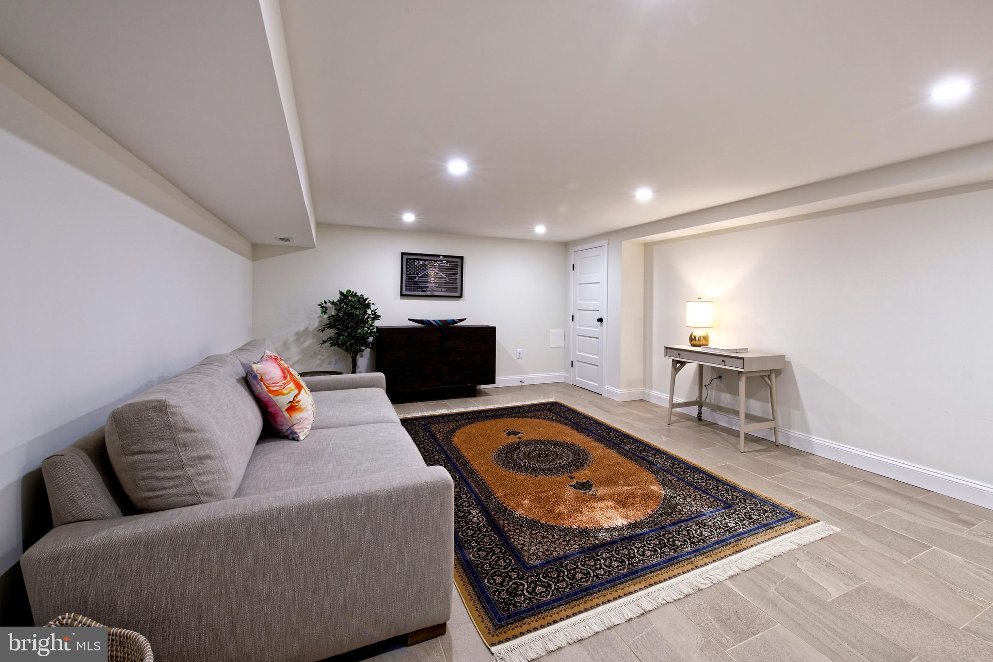 OLD TOWN ALEXANDRIA - Residential