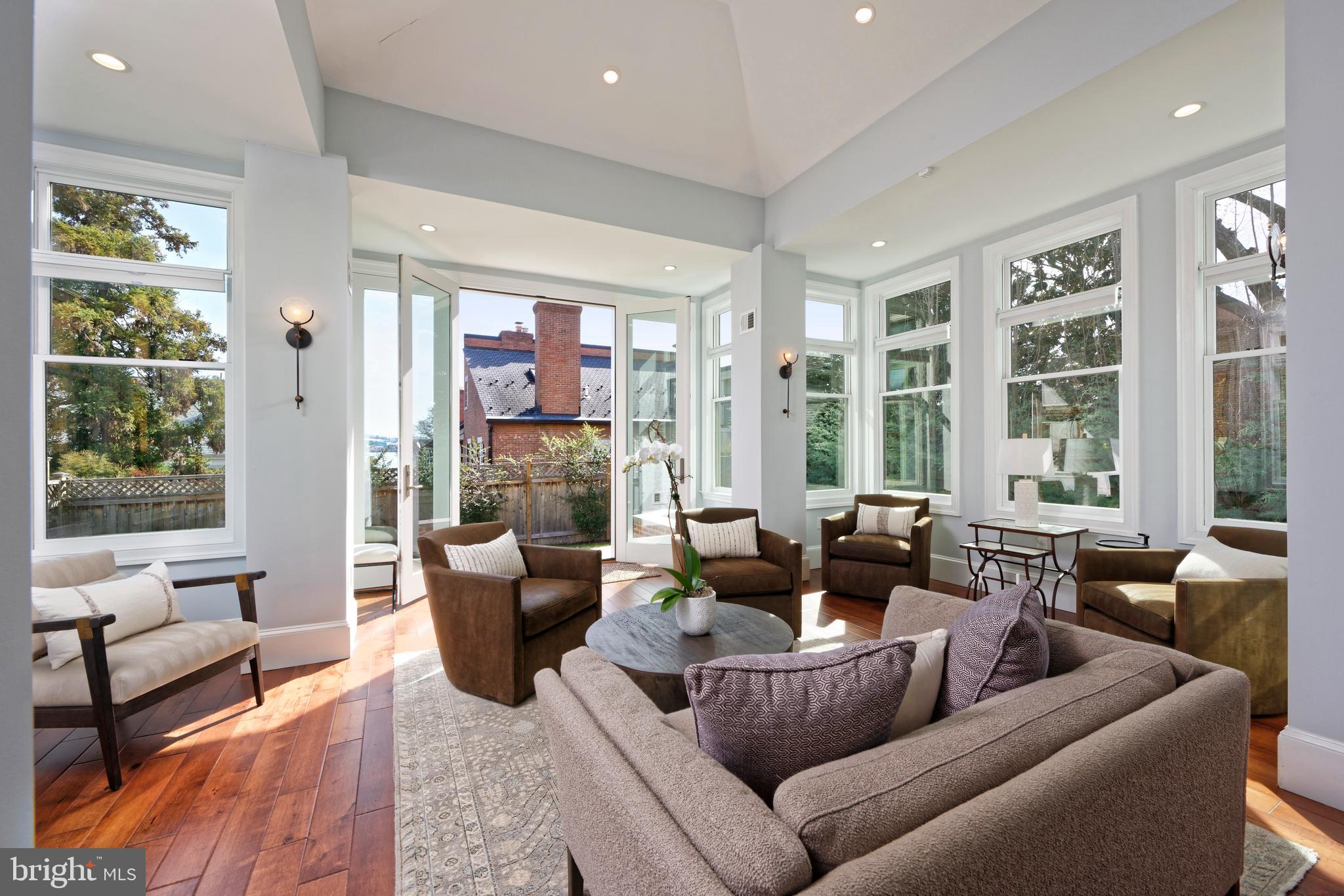 OLD TOWN ALEXANDRIA - Residential