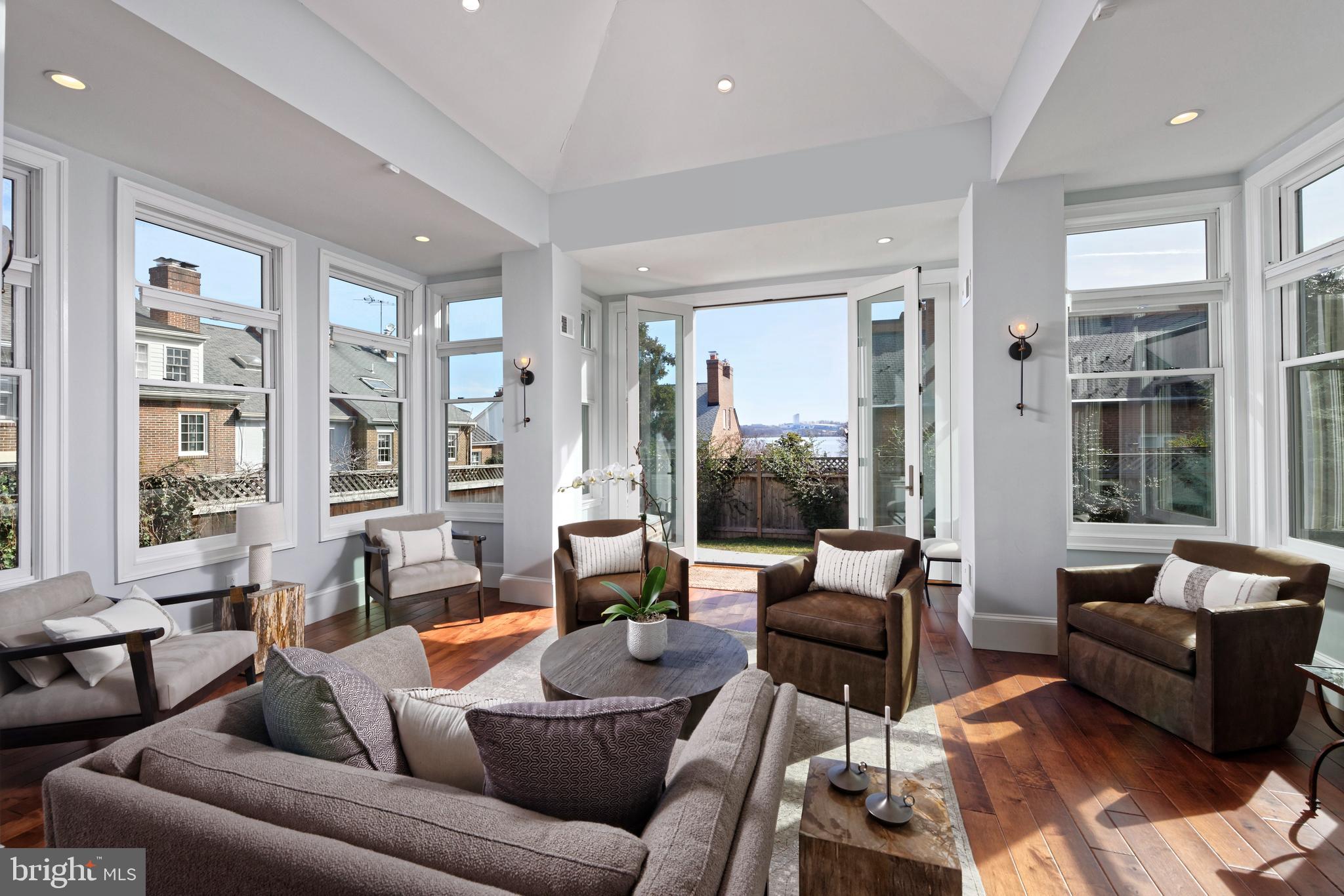 OLD TOWN ALEXANDRIA - Residential