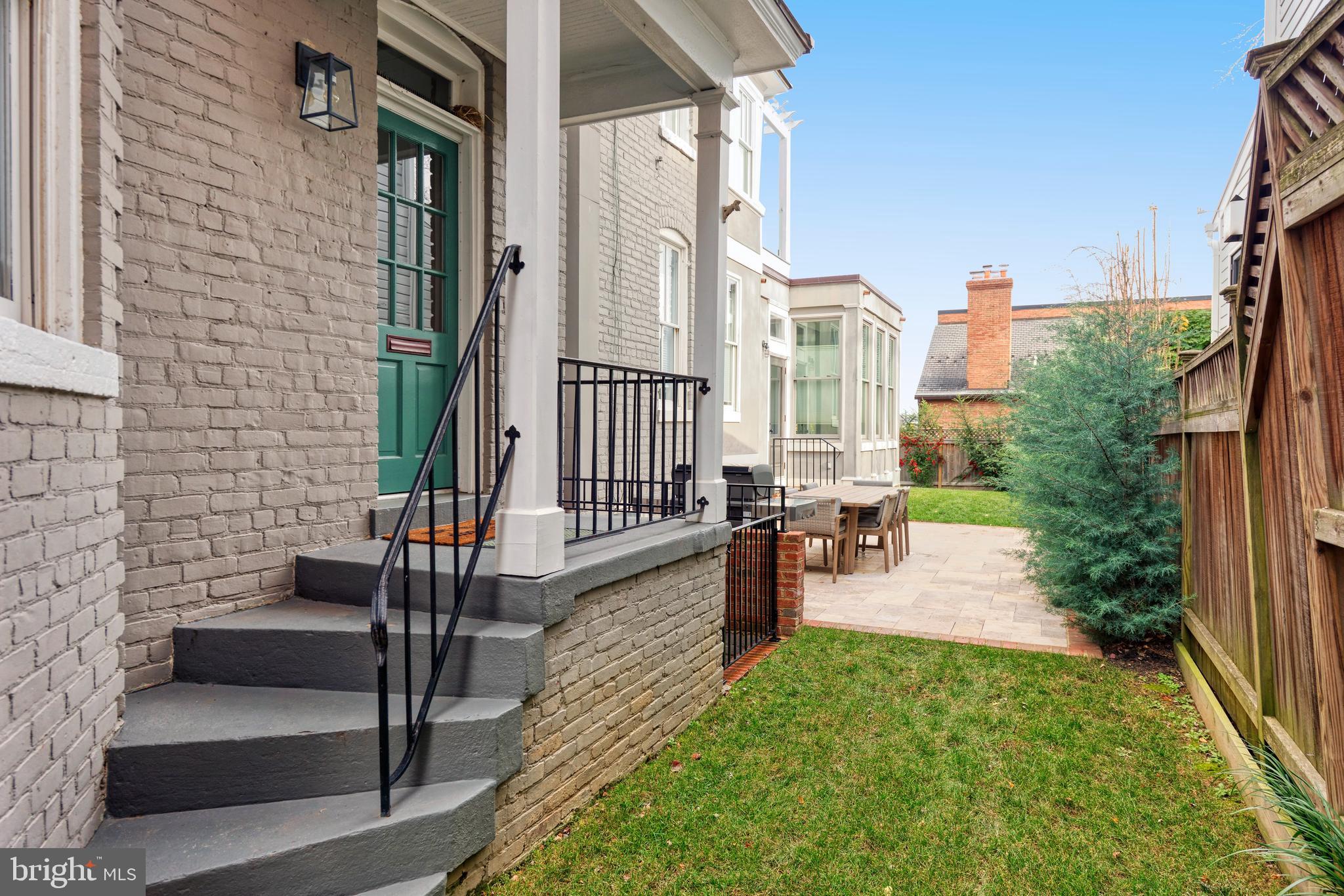 OLD TOWN ALEXANDRIA - Residential