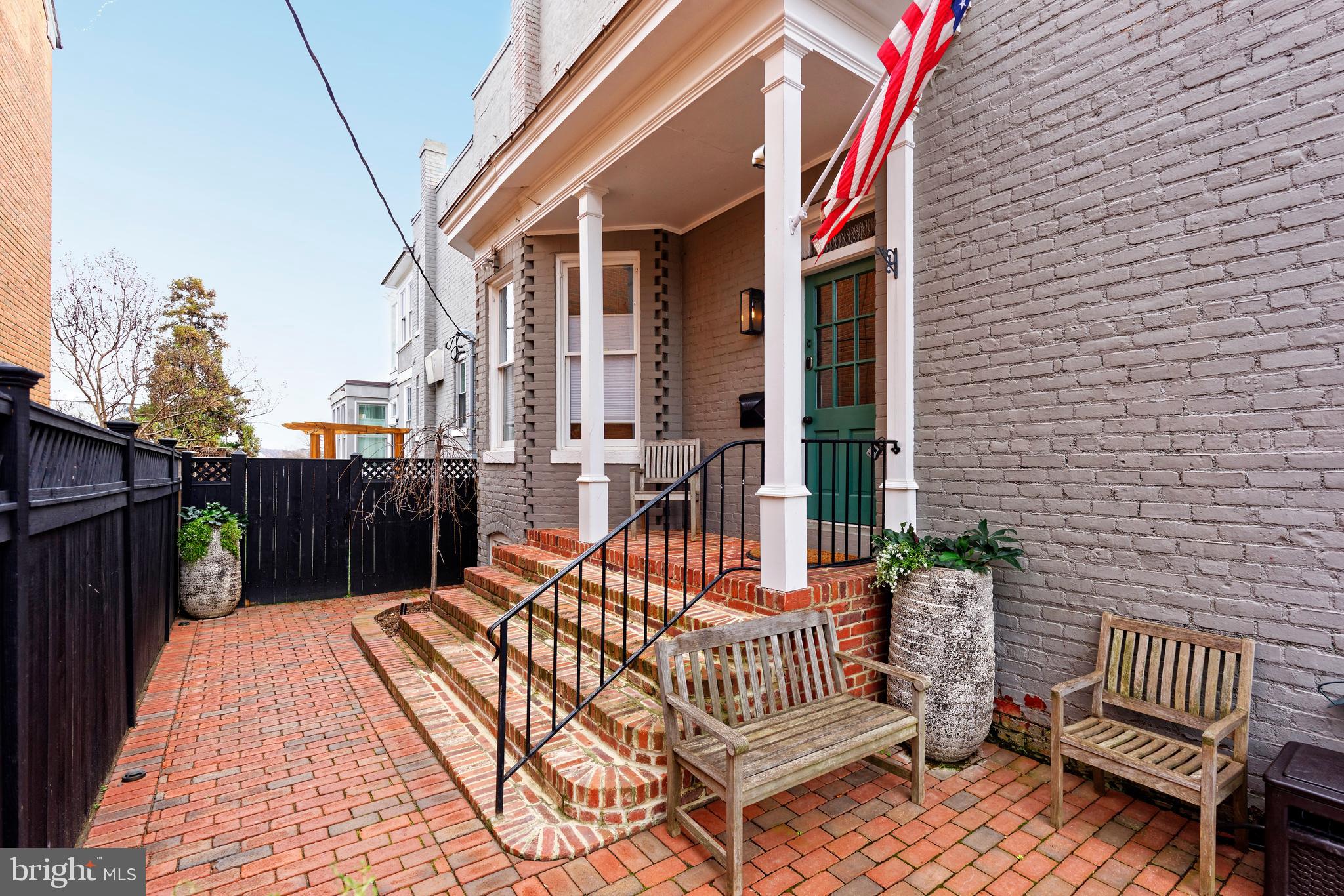 OLD TOWN ALEXANDRIA - Residential