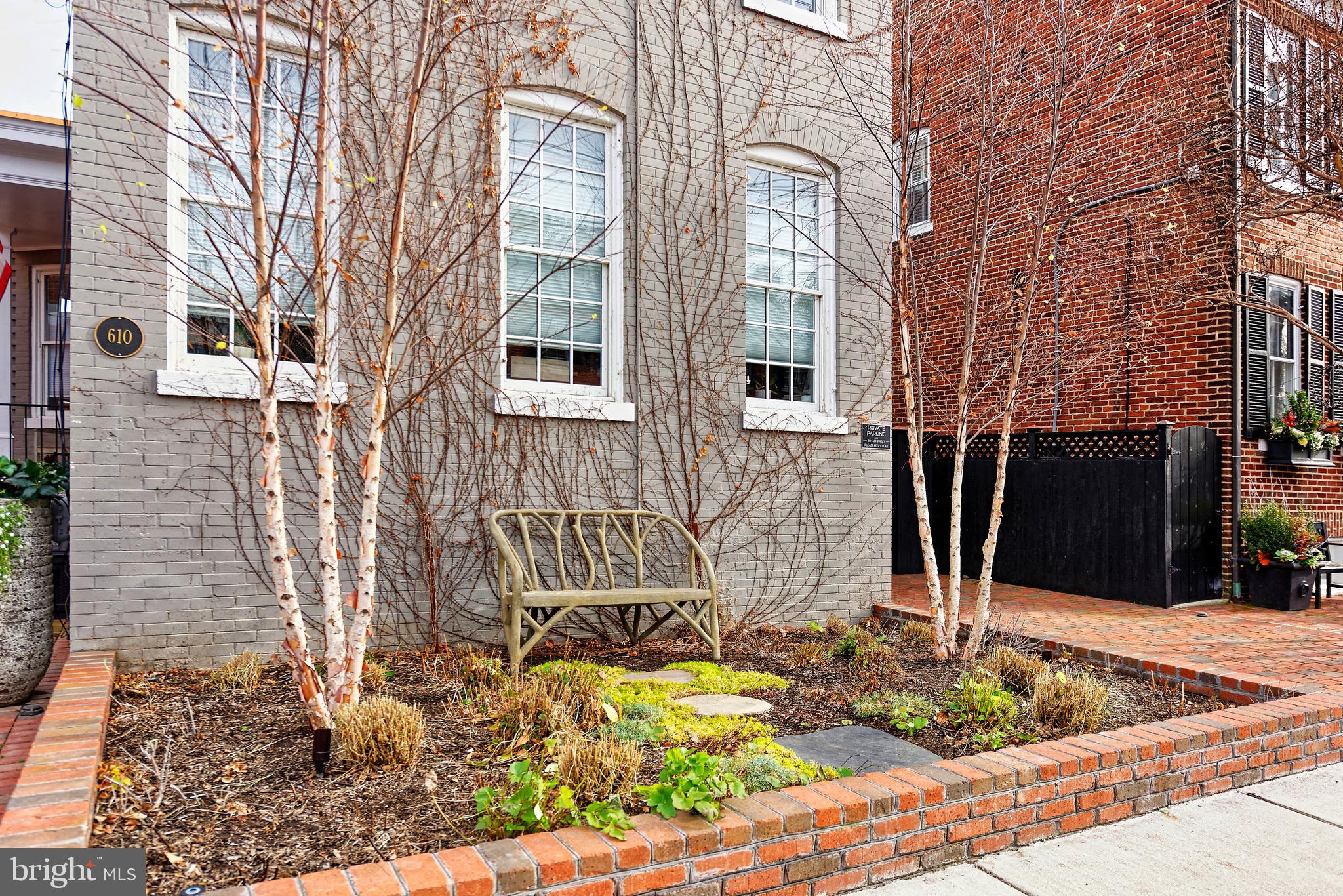 OLD TOWN ALEXANDRIA - Residential