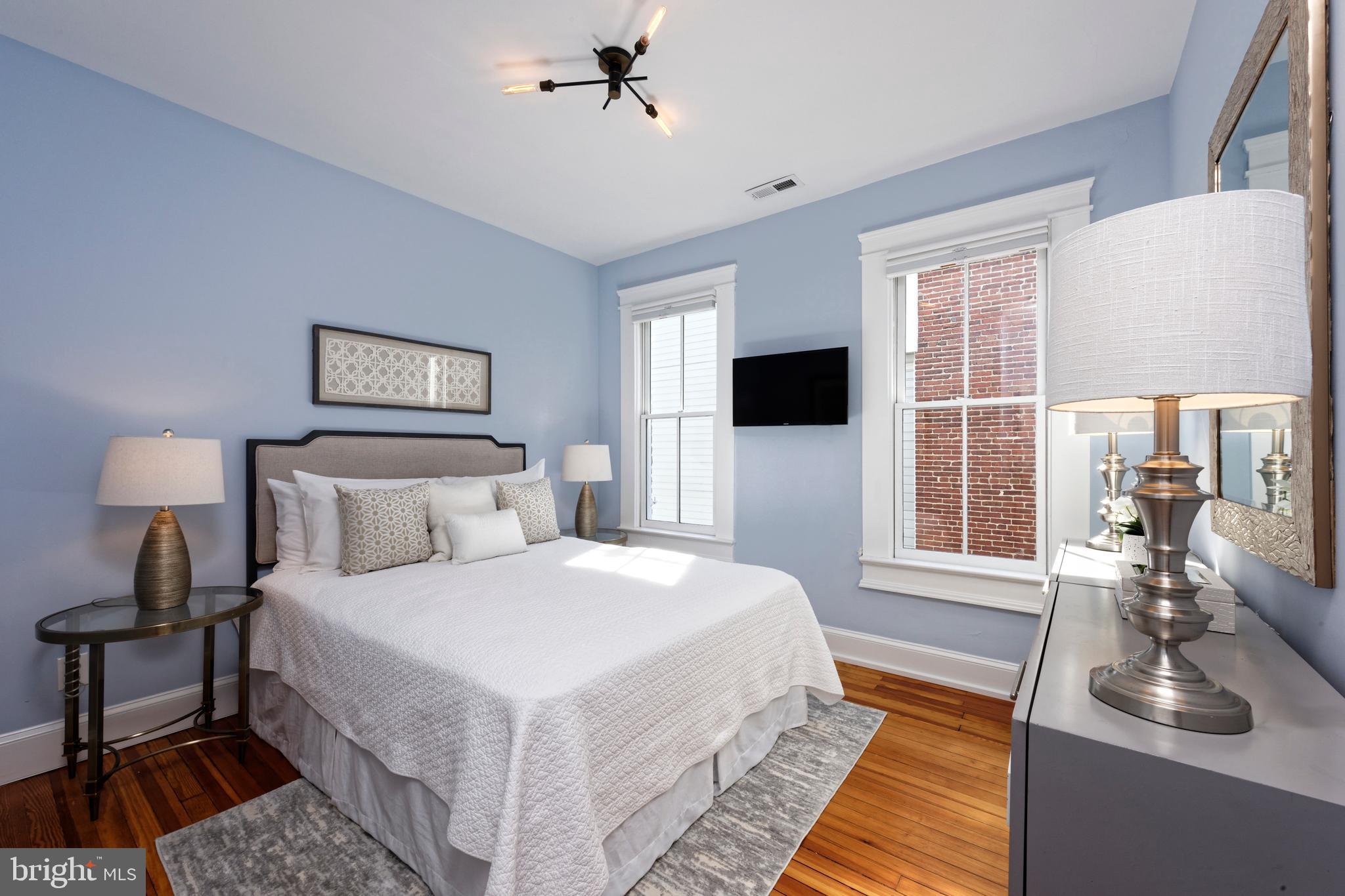 OLD TOWN ALEXANDRIA - Residential