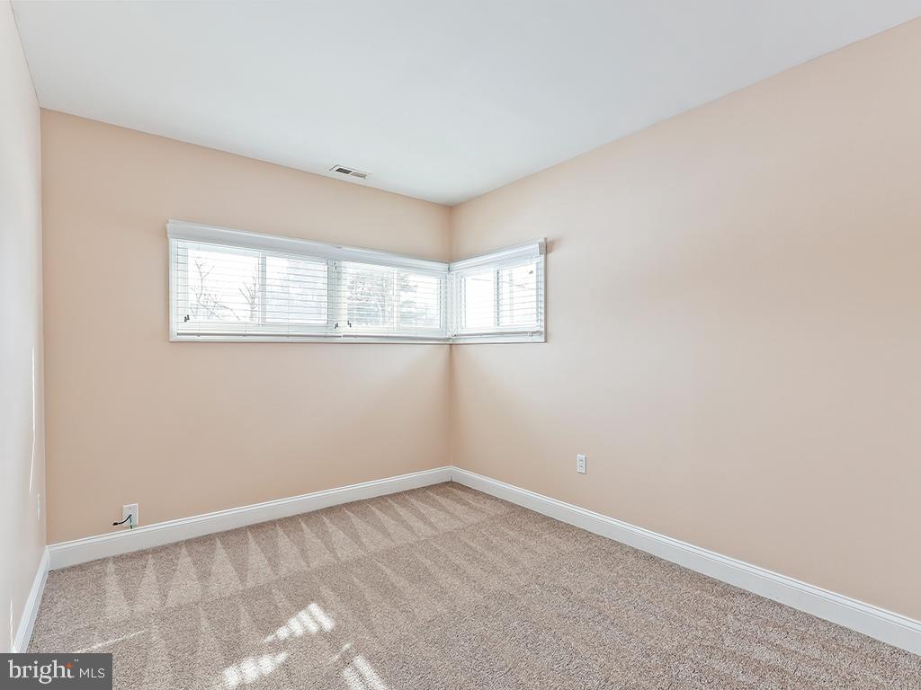 OAKTREE HOLLOW - Residential