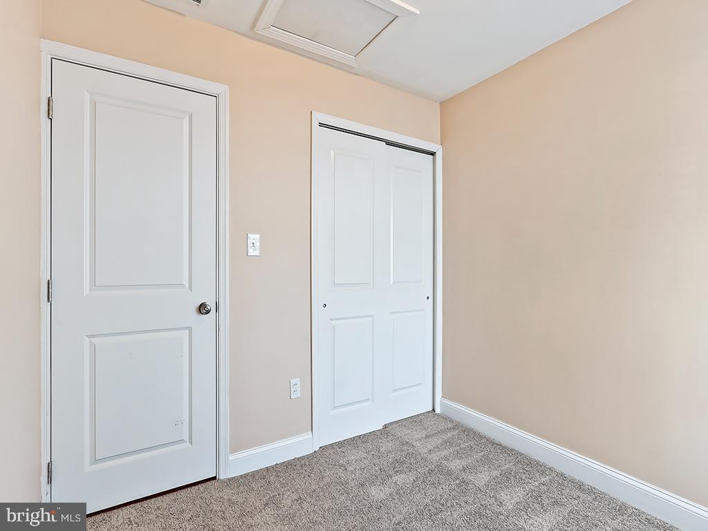 OAKTREE HOLLOW - Residential