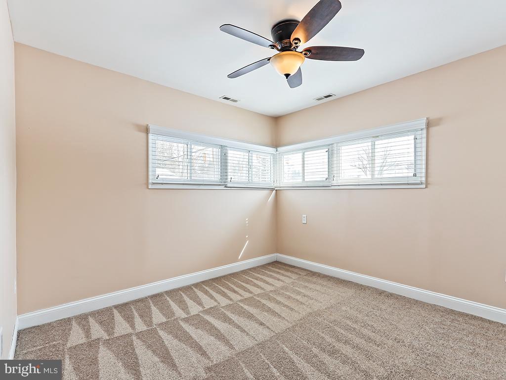 OAKTREE HOLLOW - Residential