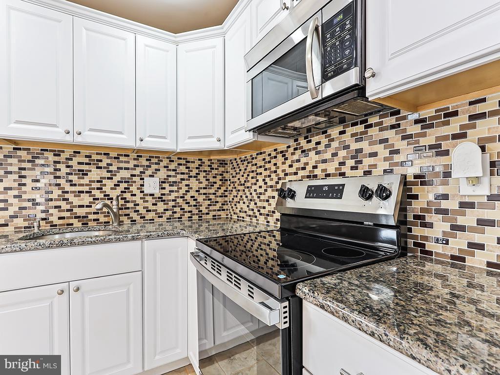 OAKTREE HOLLOW - Residential