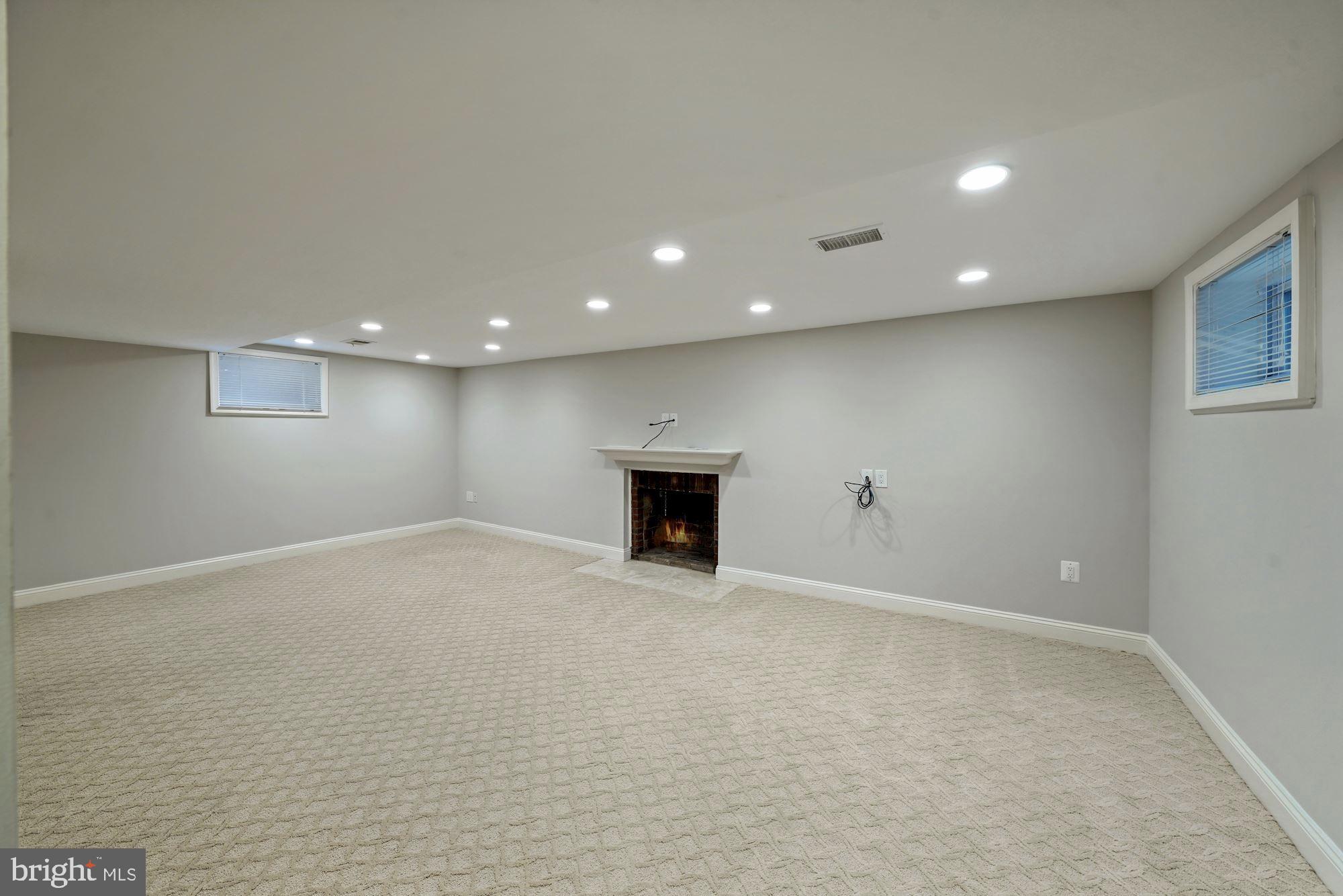 LEE HEIGHTS - Residential