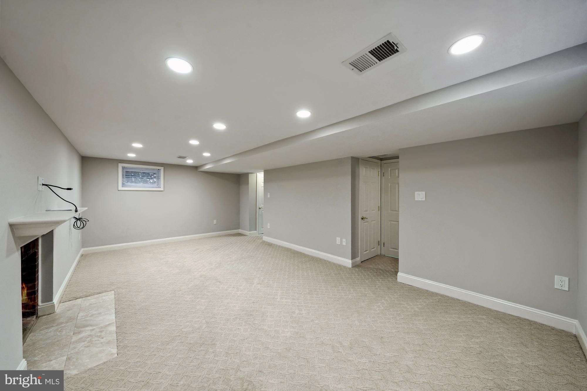 LEE HEIGHTS - Residential