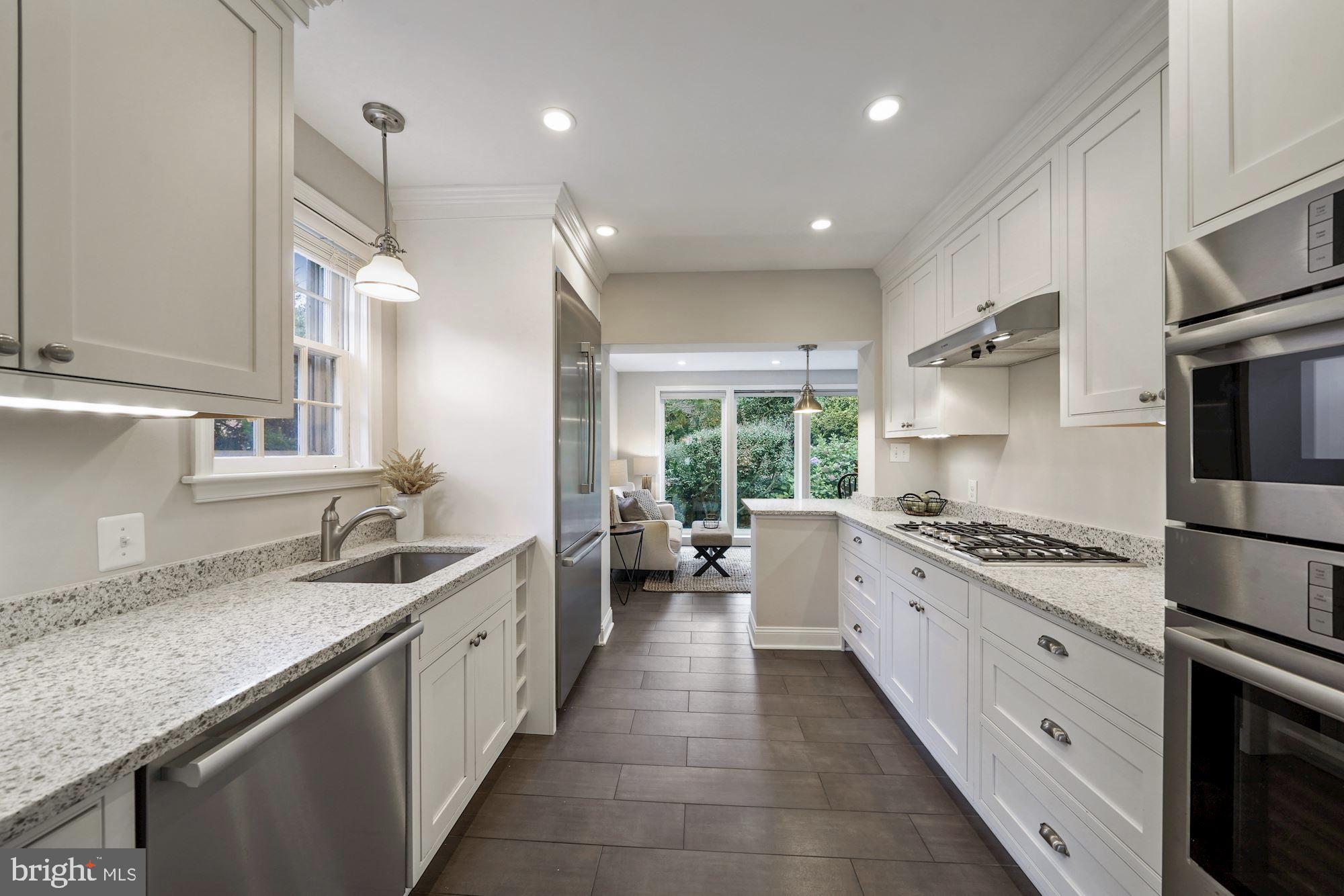LEE HEIGHTS - Residential