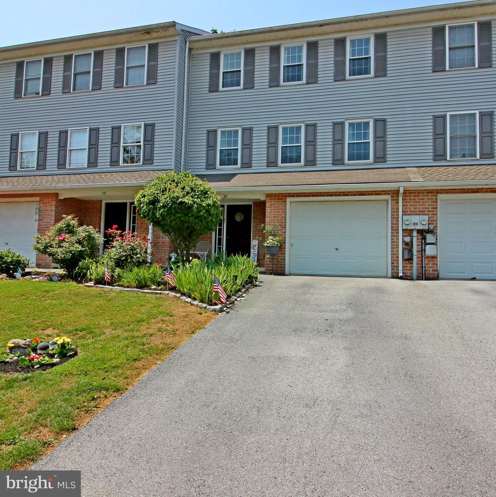 Photo of 27 TUPELO ST, LITITZ, PA 17543 (MLS # PALA2036522)