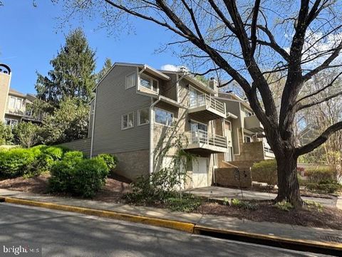 1944 LAKEPORT WAY RESTON VA 20191