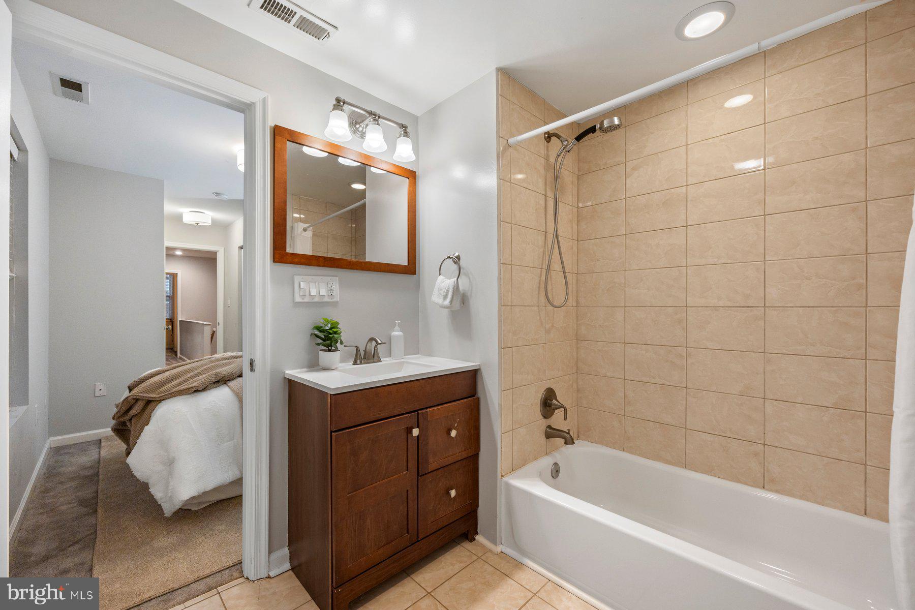 HIGHLANDTOWN - Residential