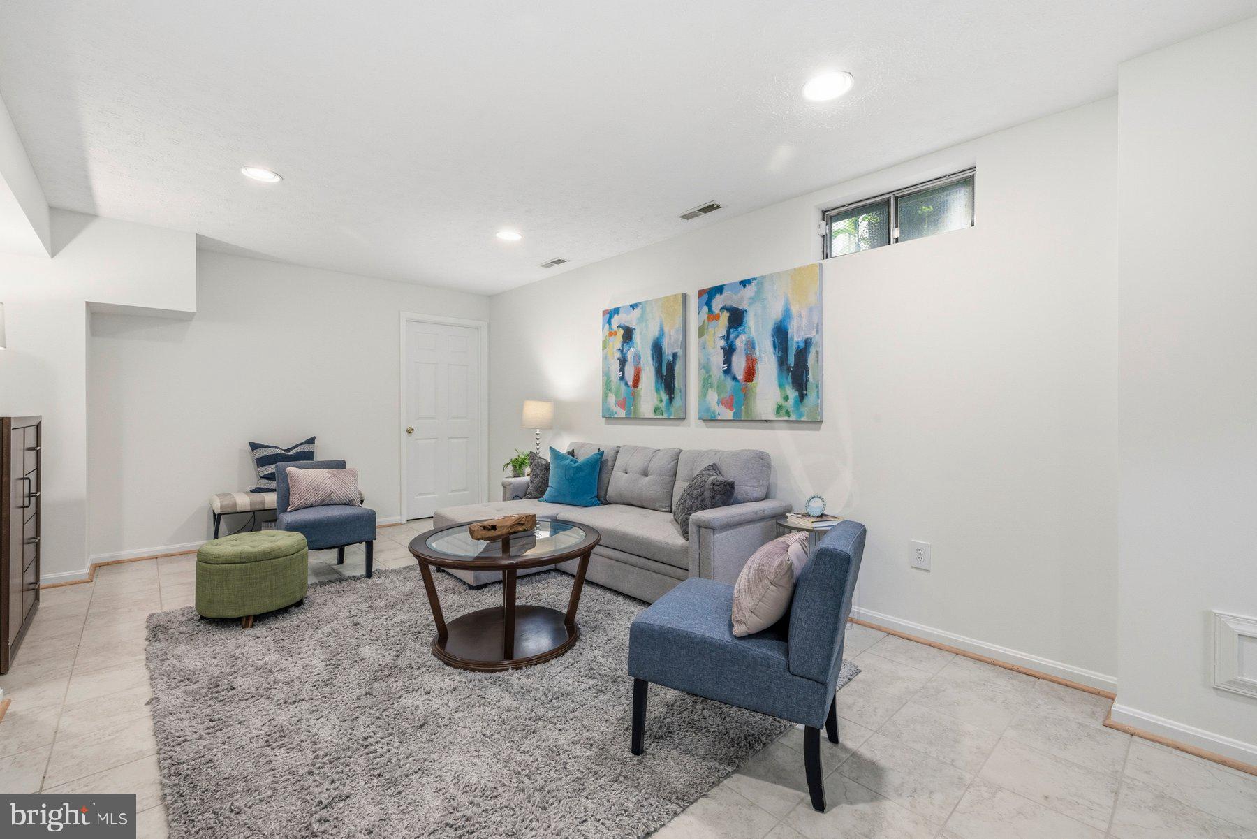 SPRING LAWN FARM - Residential