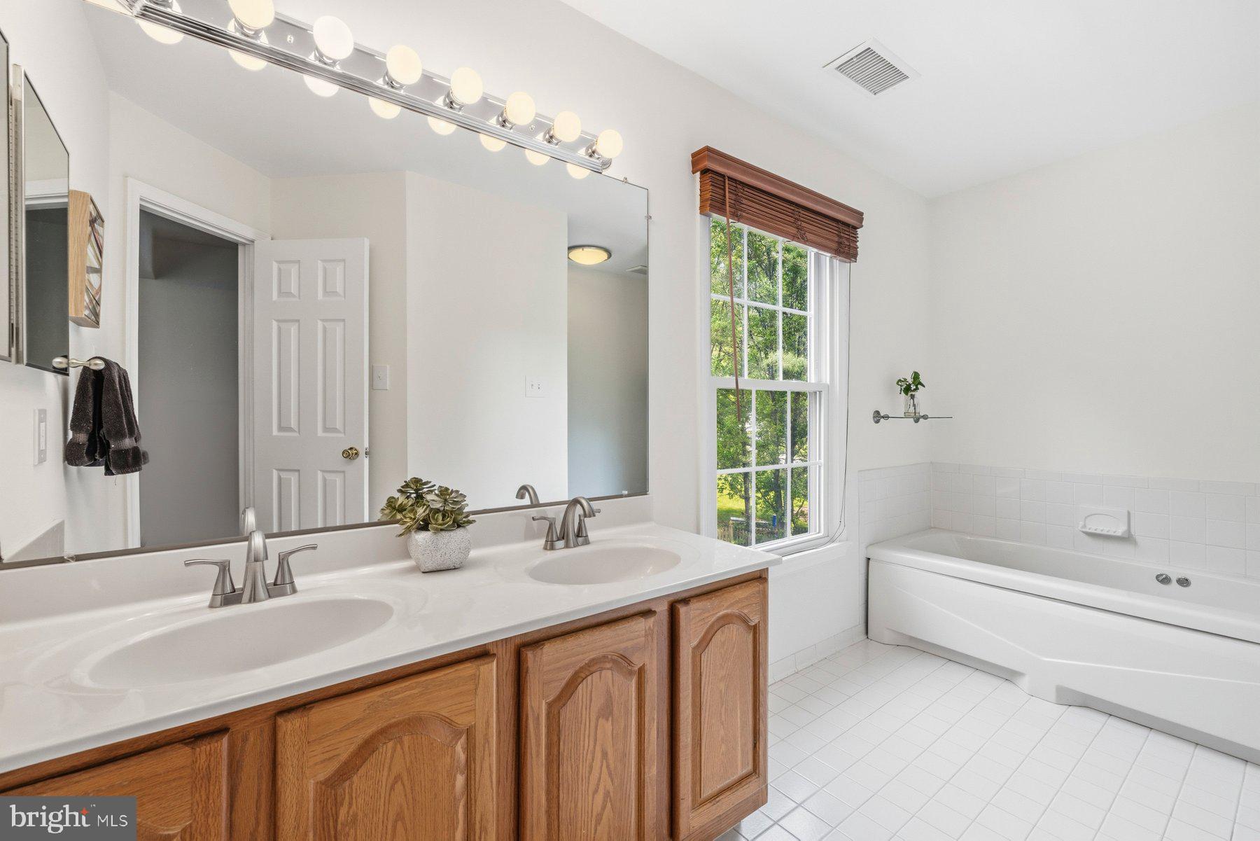 SPRING LAWN FARM - Residential