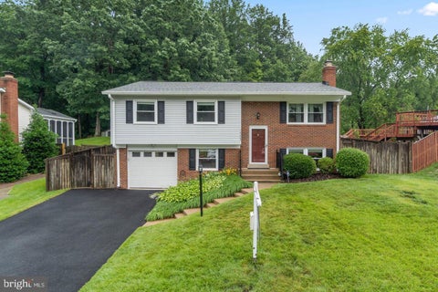 Photo of 14223 Lindendale Road, WOODBRIDGE, VA 22193 (MLS # VAPW2128680)