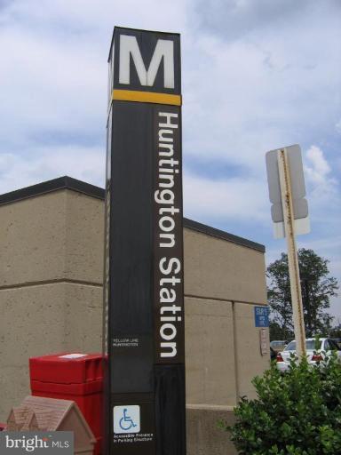 PAVILIONS AT HUNTINGTON - Residential Lease