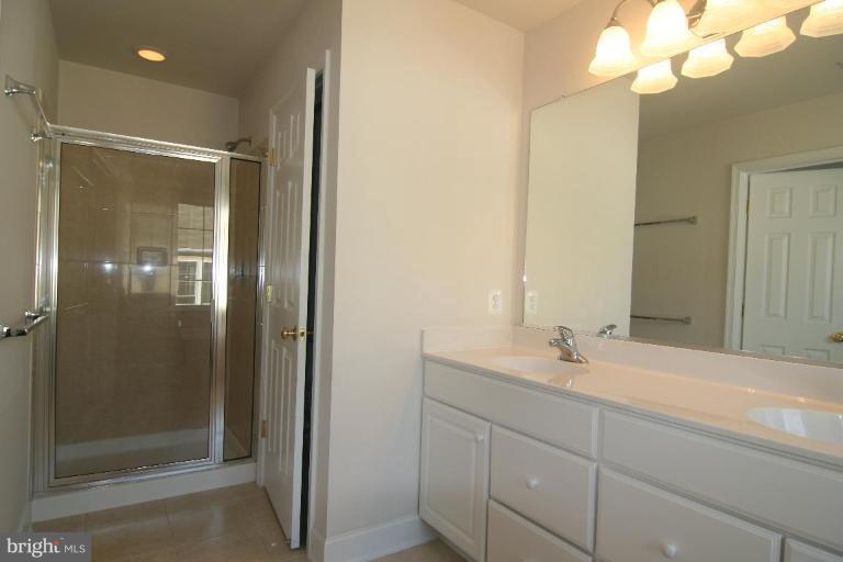 PAVILIONS AT HUNTINGTON - Residential Lease