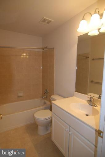 PAVILIONS AT HUNTINGTON - Residential Lease