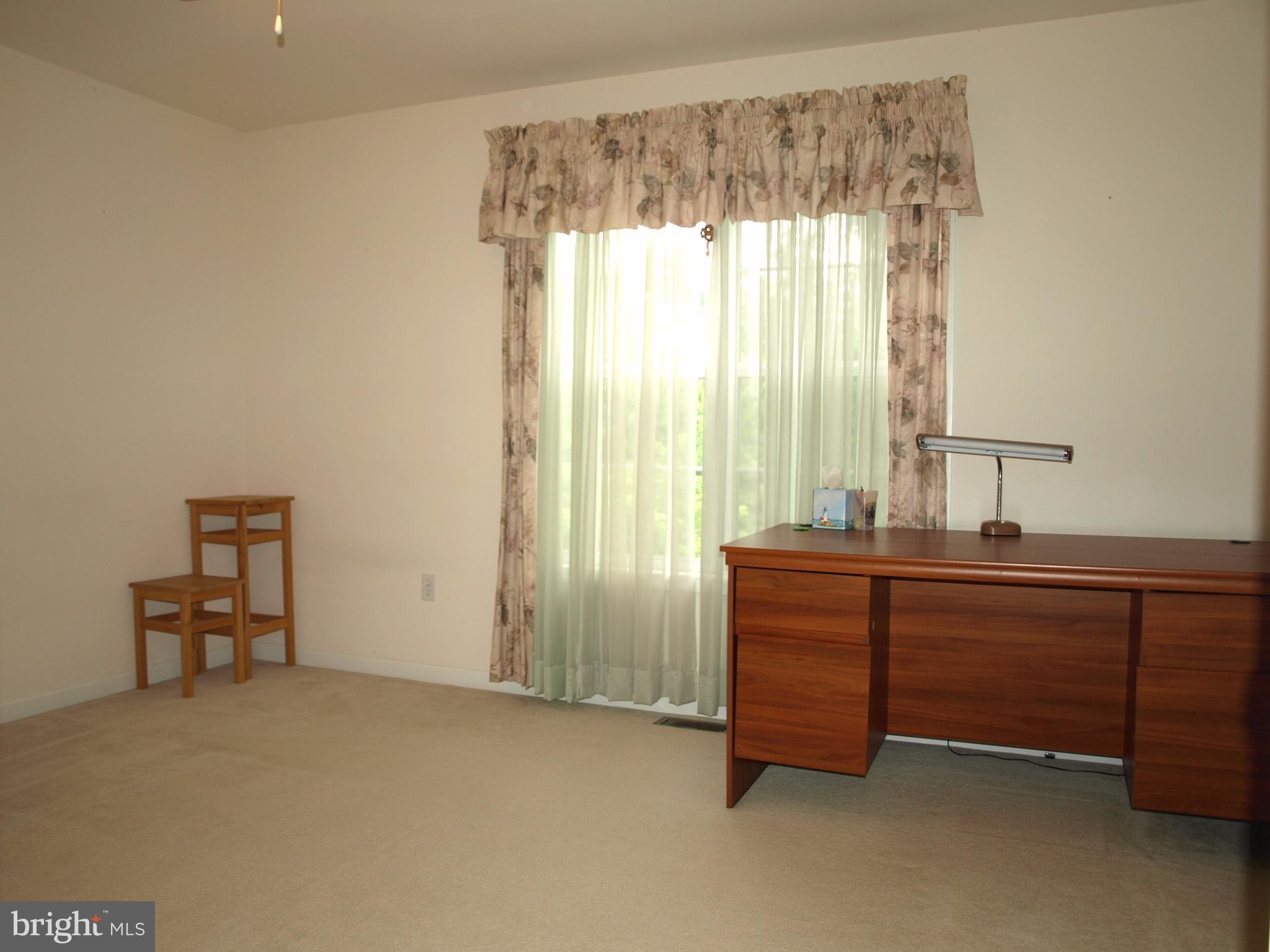 EMERALD KNOLLS - Residential Lease