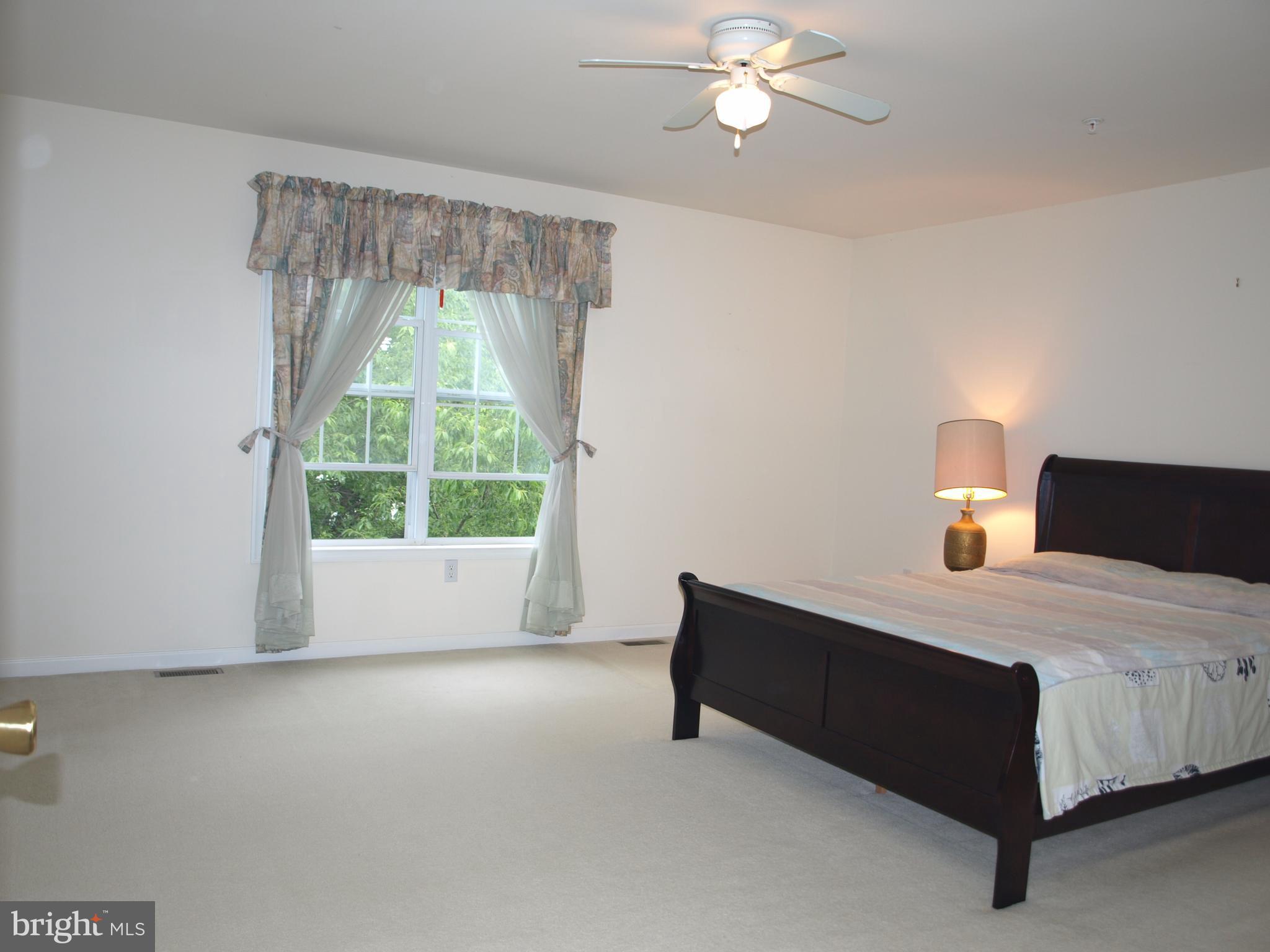 EMERALD KNOLLS - Residential Lease