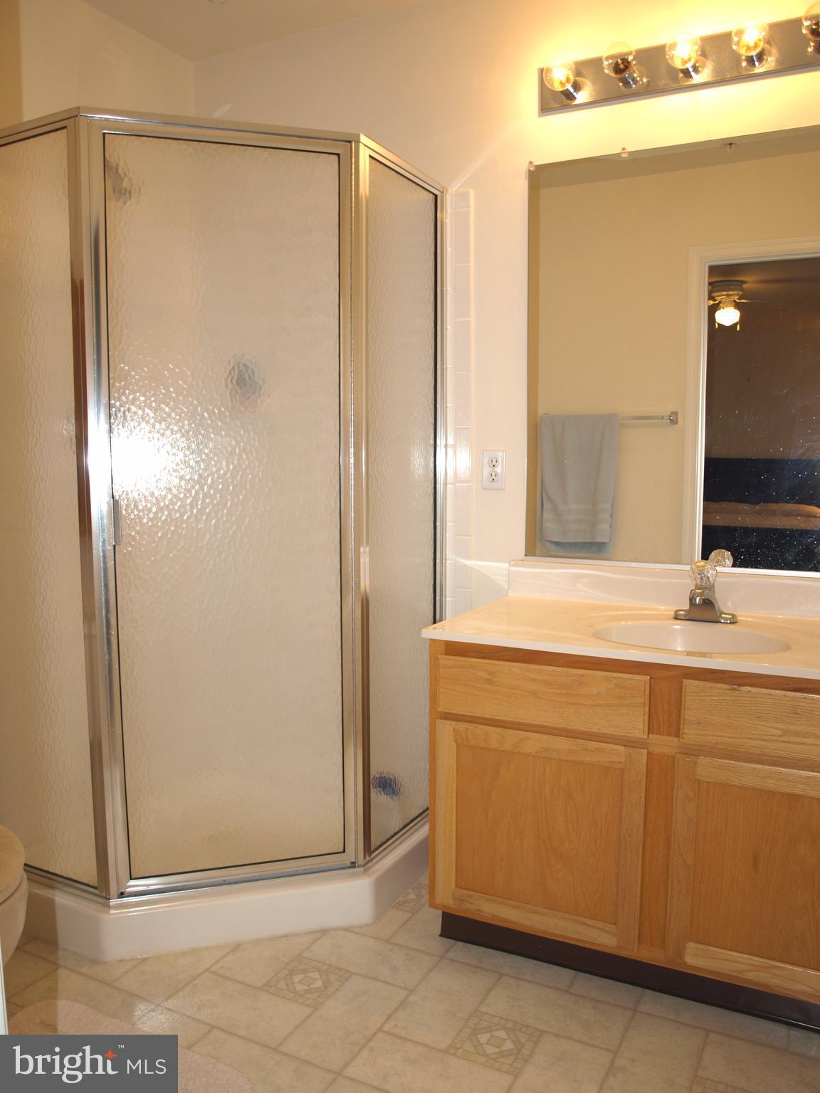 EMERALD KNOLLS - Residential Lease