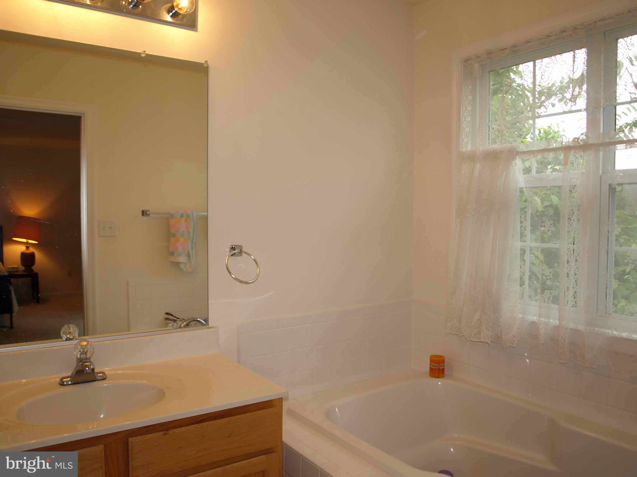 EMERALD KNOLLS - Residential Lease