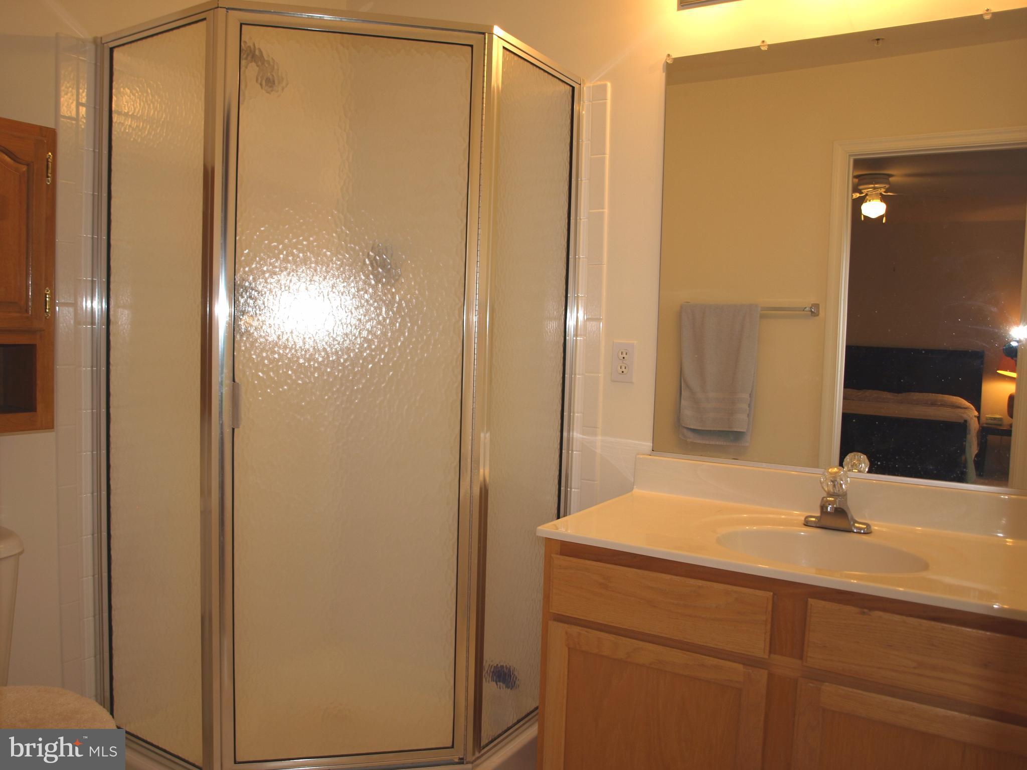 EMERALD KNOLLS - Residential Lease