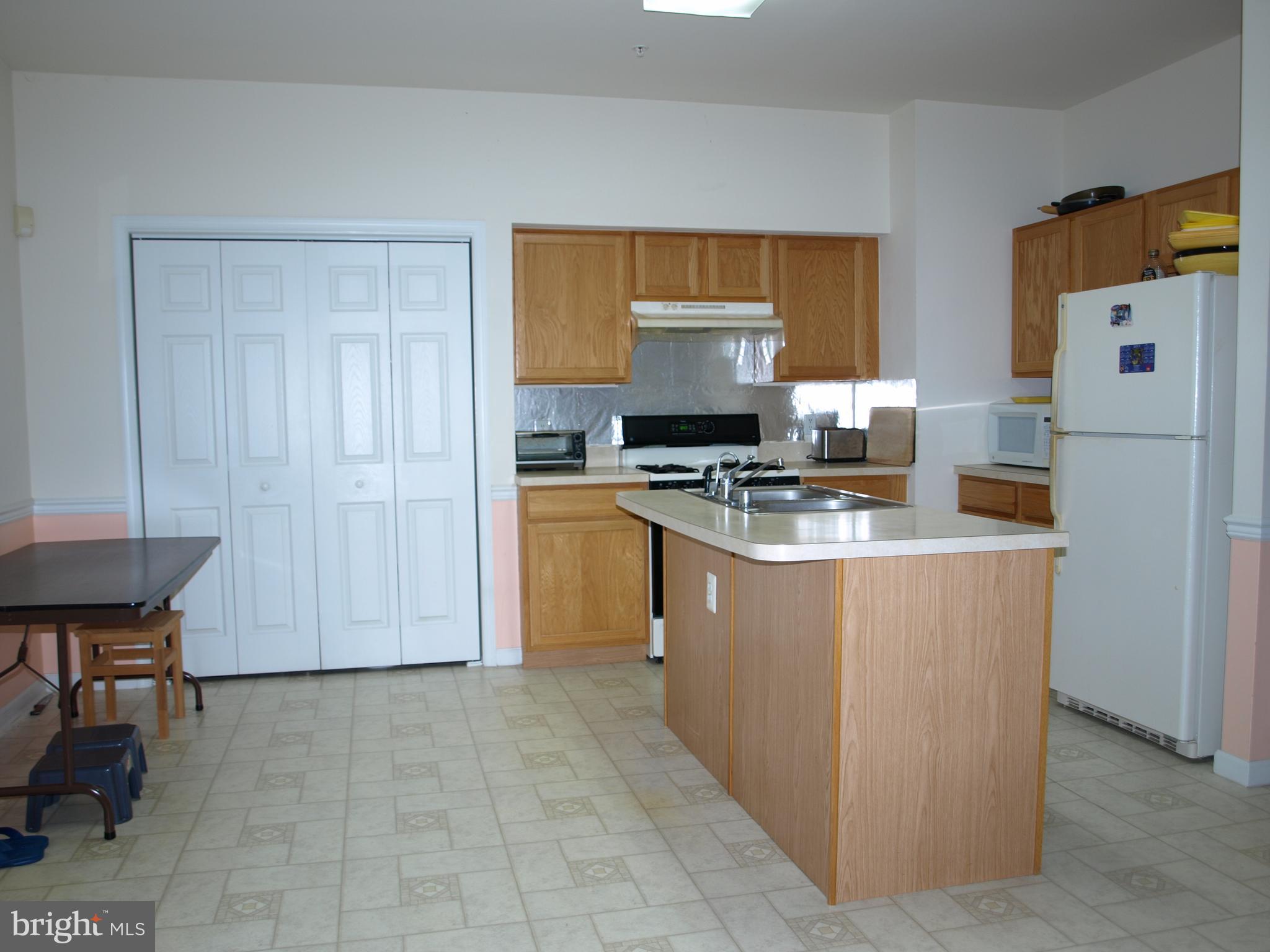 EMERALD KNOLLS - Residential Lease