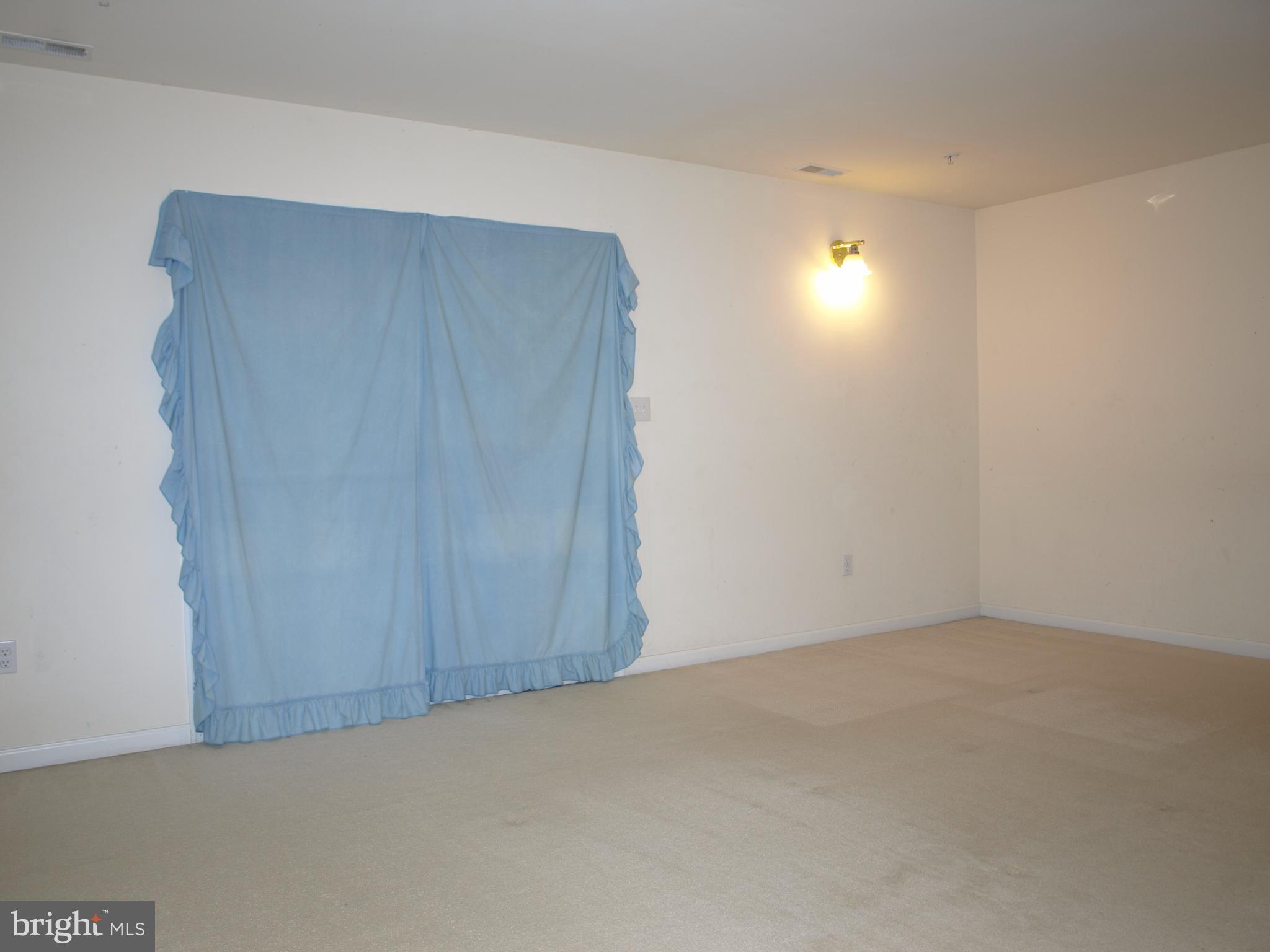 EMERALD KNOLLS - Residential Lease