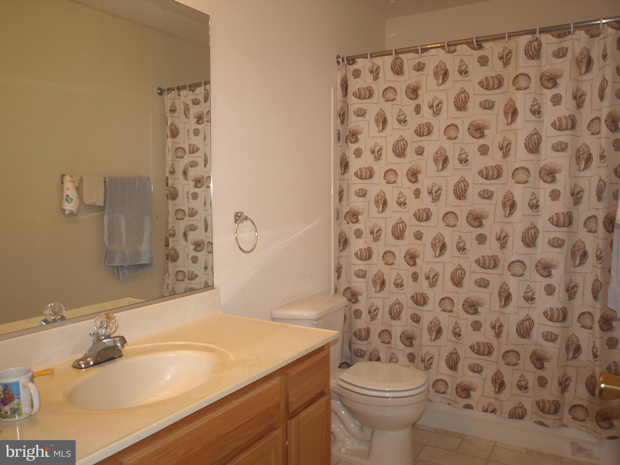 EMERALD KNOLLS - Residential Lease