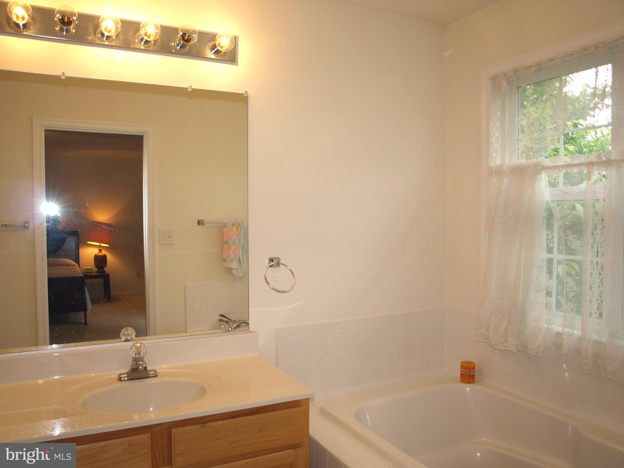 EMERALD KNOLLS - Residential Lease