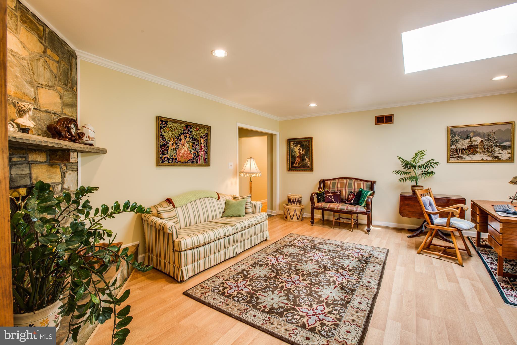 PINECREST - Residential