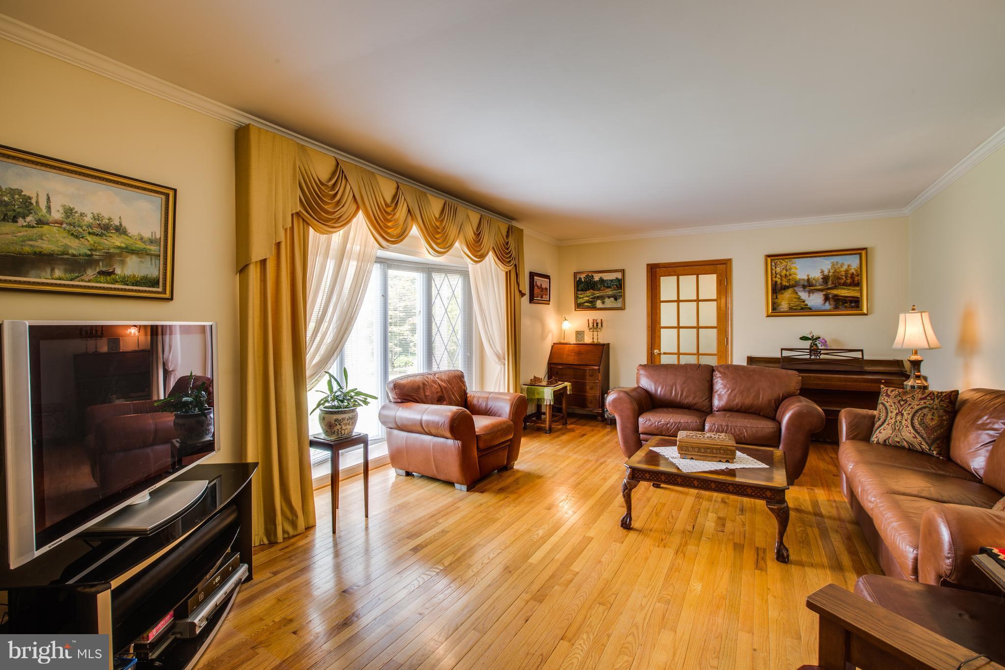 PINECREST - Residential