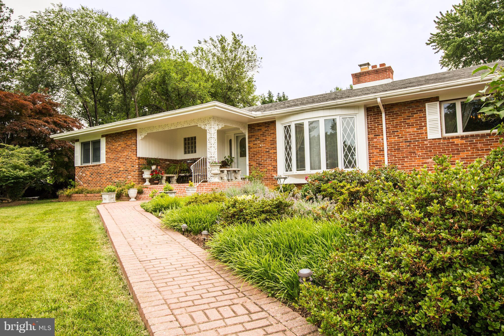 PINECREST - Residential