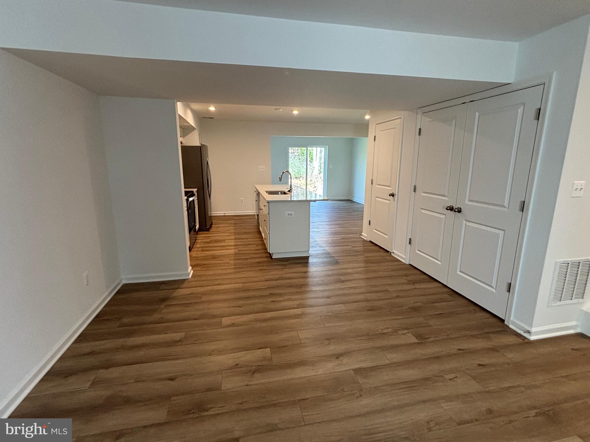 WHISPERING PINES - Residential Lease