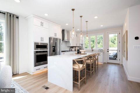 1641 FELLOWSHIP SQUARE RESTON VA 20190