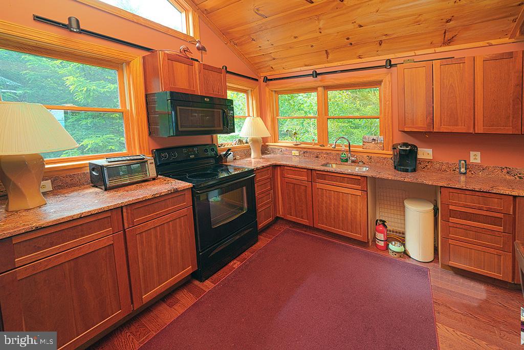 SPRUCE PINE HOLLOW - Residential