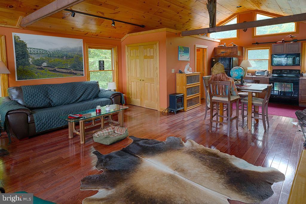 SPRUCE PINE HOLLOW - Residential