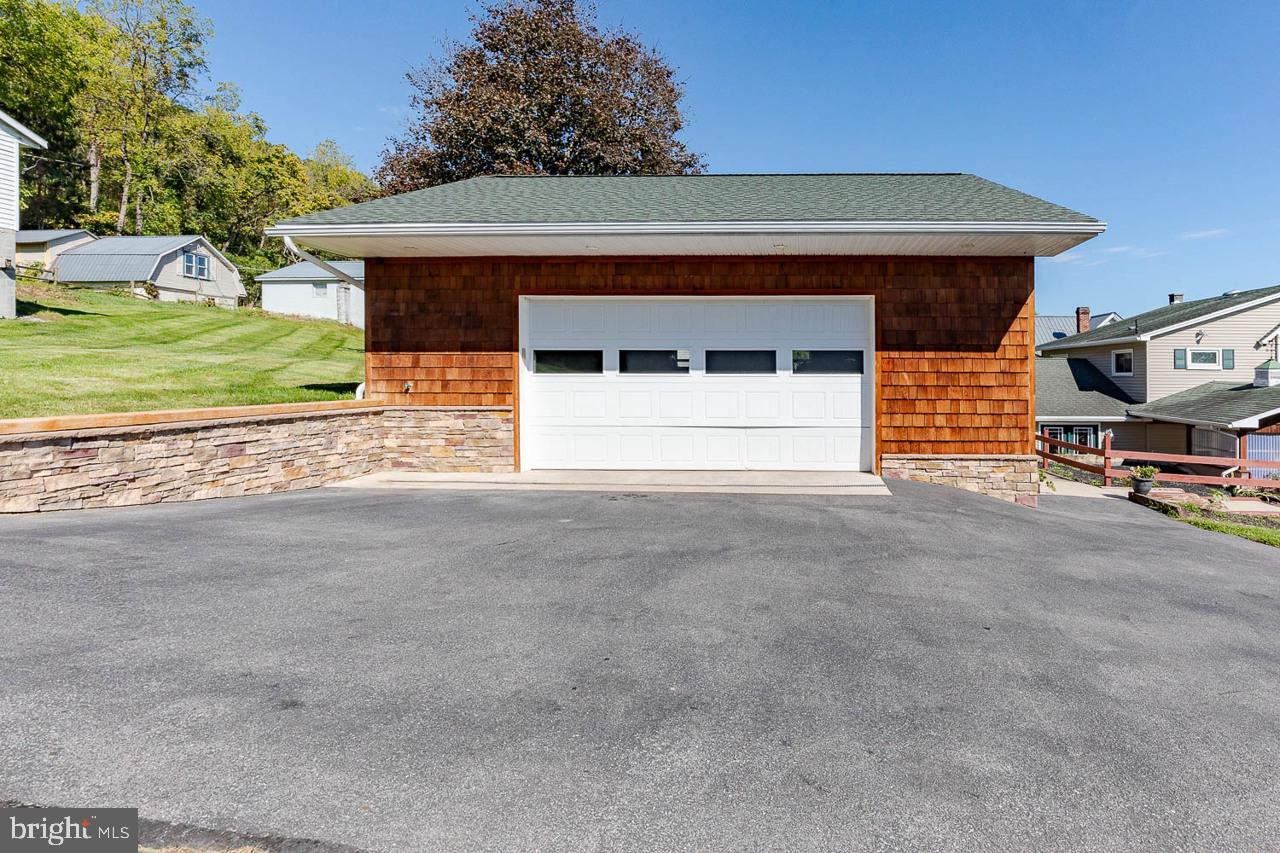 1017 VALLEY VIEW ROAD