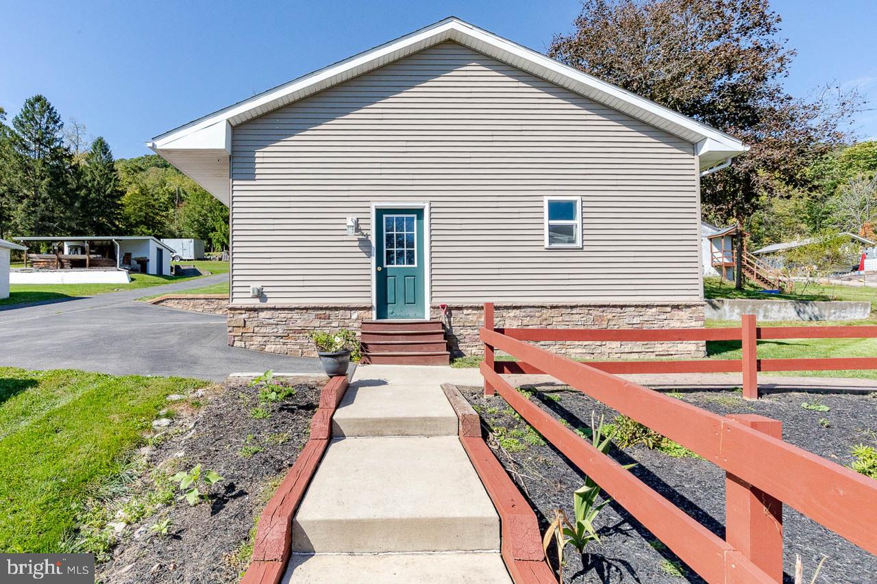 1017 VALLEY VIEW ROAD