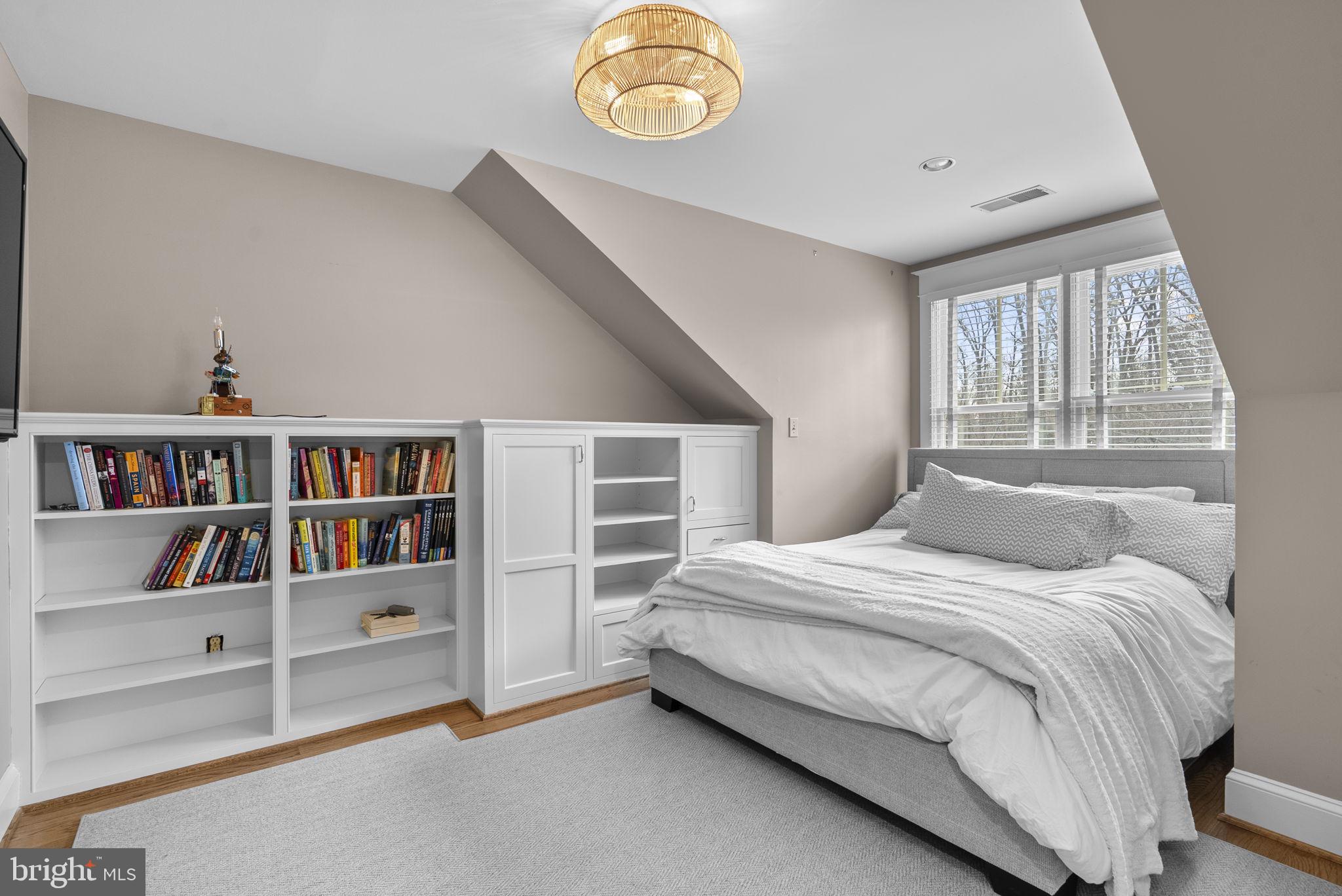 BRADLEY HILLS - Residential