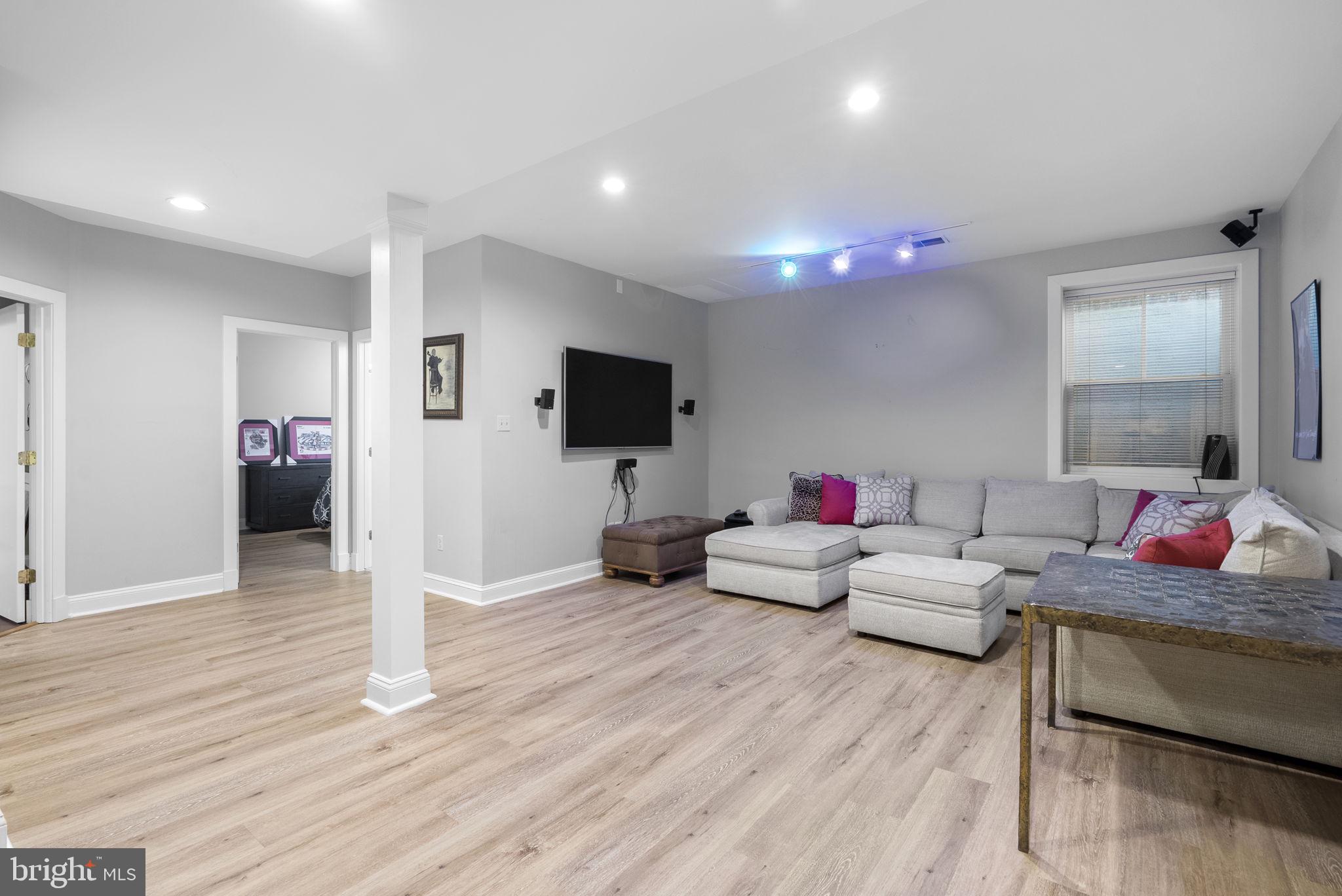 BRADLEY HILLS - Residential