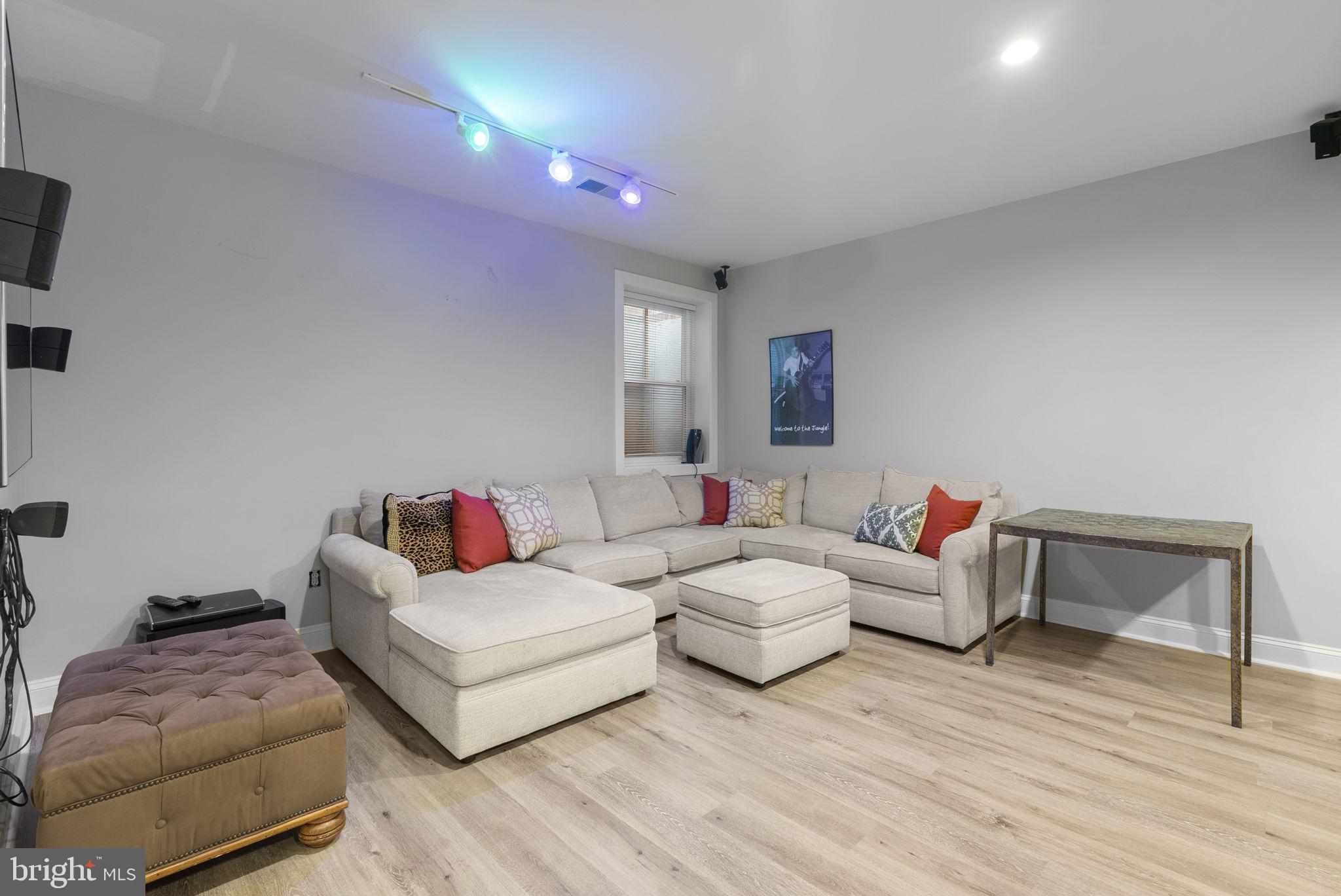 BRADLEY HILLS - Residential